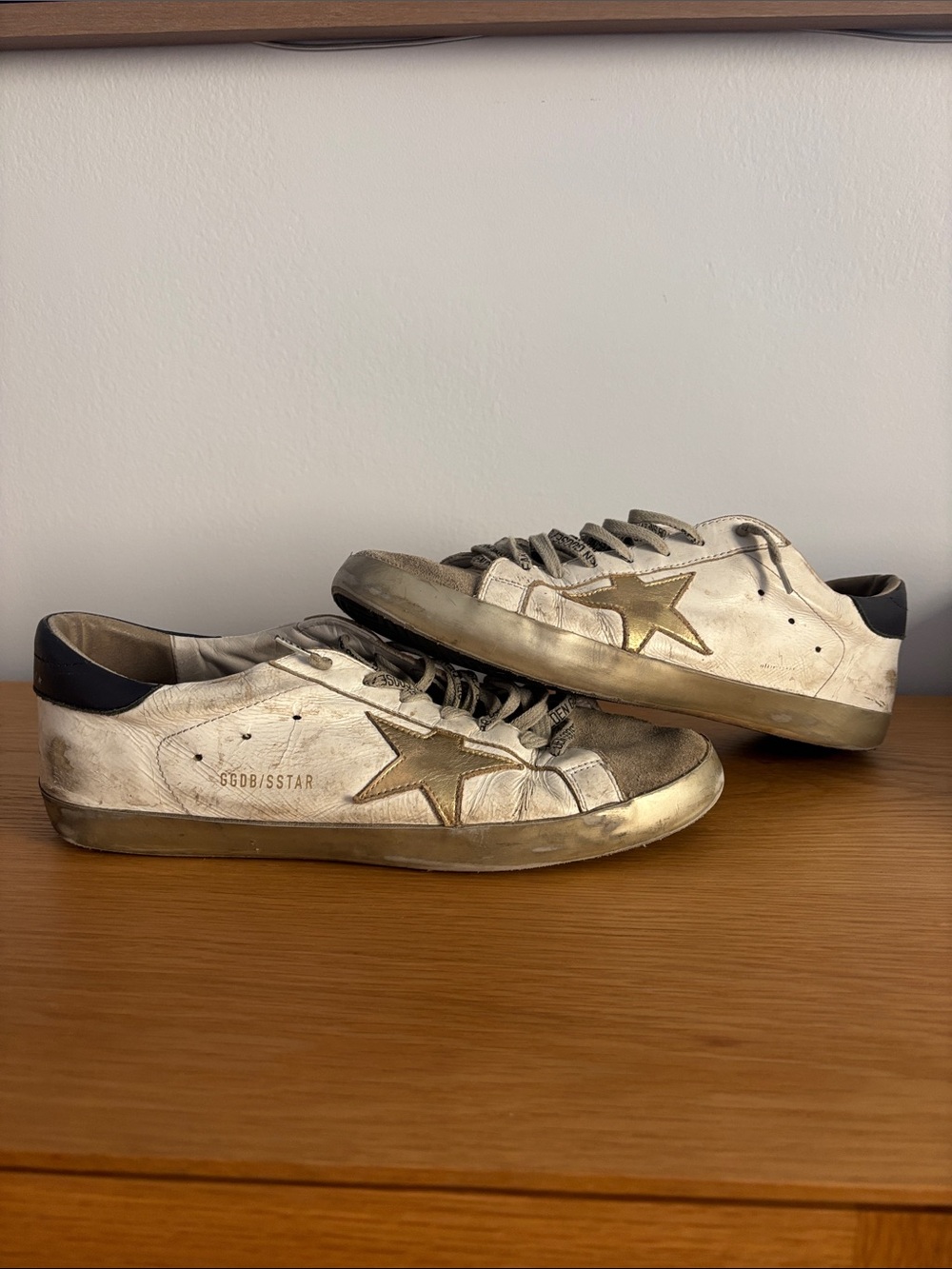 Golden Goose Men’s Low-Top Sneakers in White with Gold Star